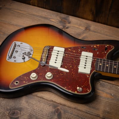 Fender Custom Shop '62 Jazzmaster Journeyman Relic - Aged 3 Color Sunburst image 7