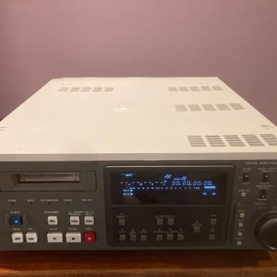 Sony PCM 7030 Professional DAT recorder for parts or repair Sony PCM 7030 Professional DAT recorder for parts or repair