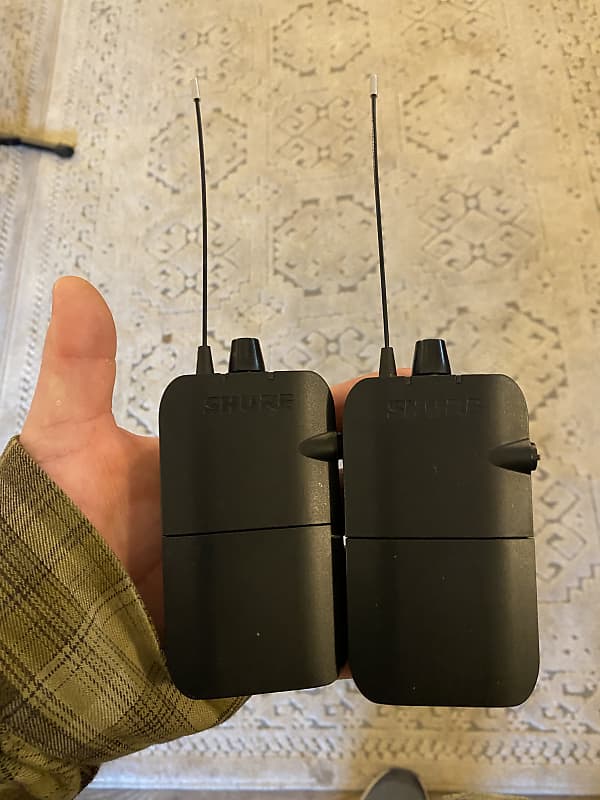 Shure PSM 300 Twin Pack Wireless In-Ear Monitor Kit, Includes