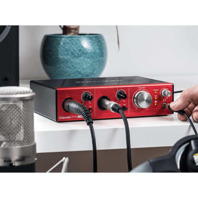Focusrite Clarett 2Pre USB 10-In/4-Out Studio Recording Audio Interface Package image 8