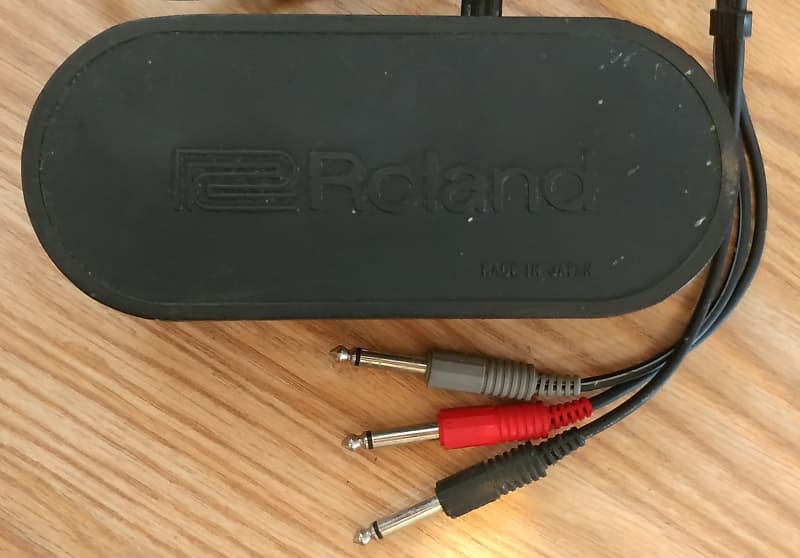 Roland FS-3 foot switch 日本製 Roland FS-3 Footswitch For Jazz Chorus Amps | Reverb