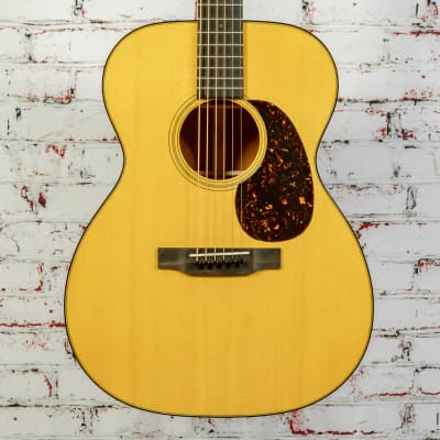 Martin - 000-18 - Acoustic Guitar - Natural - w/ Hardshell Case w/ Green Interior for sale