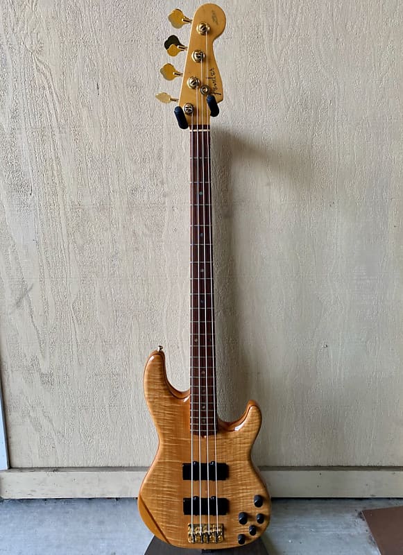 Fender American Deluxe Zone Bass 2001 - 2006