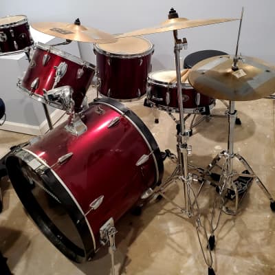 Evans deals drum set