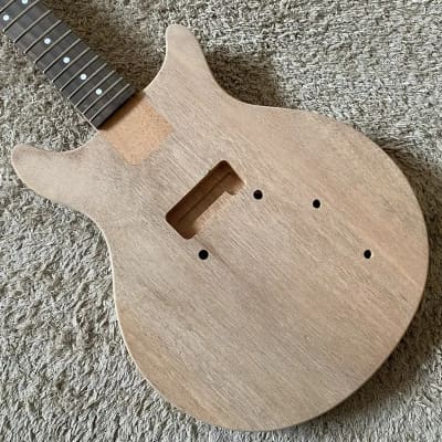 Mahogany Wood Guitar Double Cutaway Body with Mahogany Wood Neck, Rosewood Fingerboard