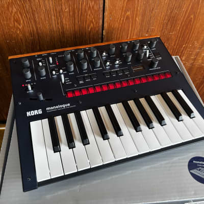KORG MONOLOGUE-DB monophonic analogue synthesizer w/ box