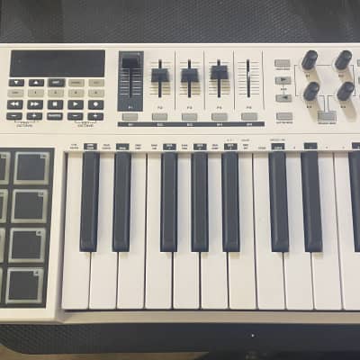 M-Audio Code 25 Key USB MIDI Keyboard Controller 2010s - White