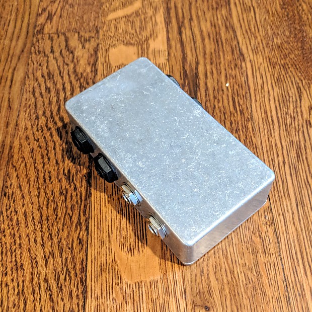 Pedalboard input best sale output box