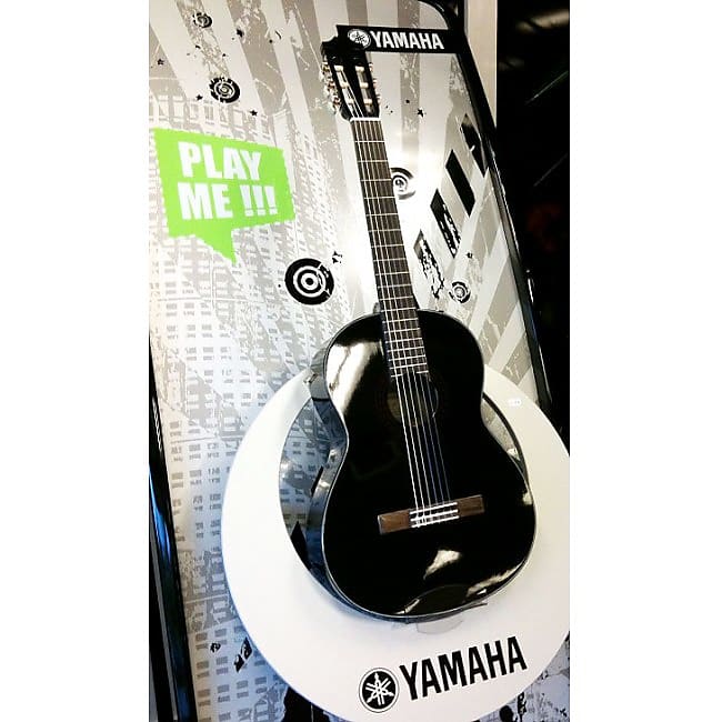 YAMAHA C40 BL Konzert-Gitarre 4/4 schwarz image 1