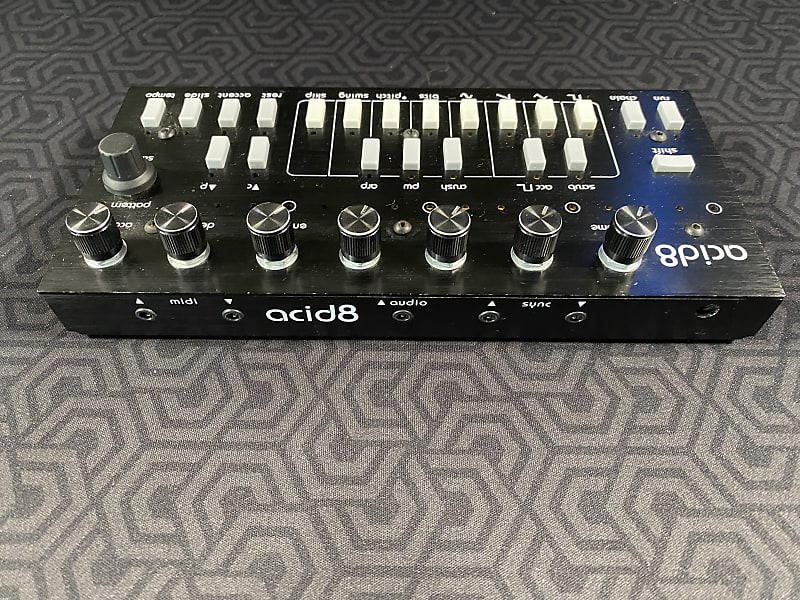 Twisted Electrons Acid8 mk2 with updated board