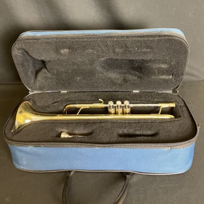Getzen Used Student Trumpet 300 Series image 3