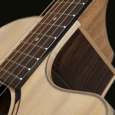 Washburn Woodline WLO20SCE Orchestra Cutaway Acoustic-Electric Guitar - Natural image 6