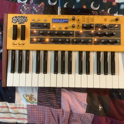 Dave Smith Instruments Mopho 32-Key Monophonic Synthesizer 2011 - 2016 - Yellow with Wood Sides