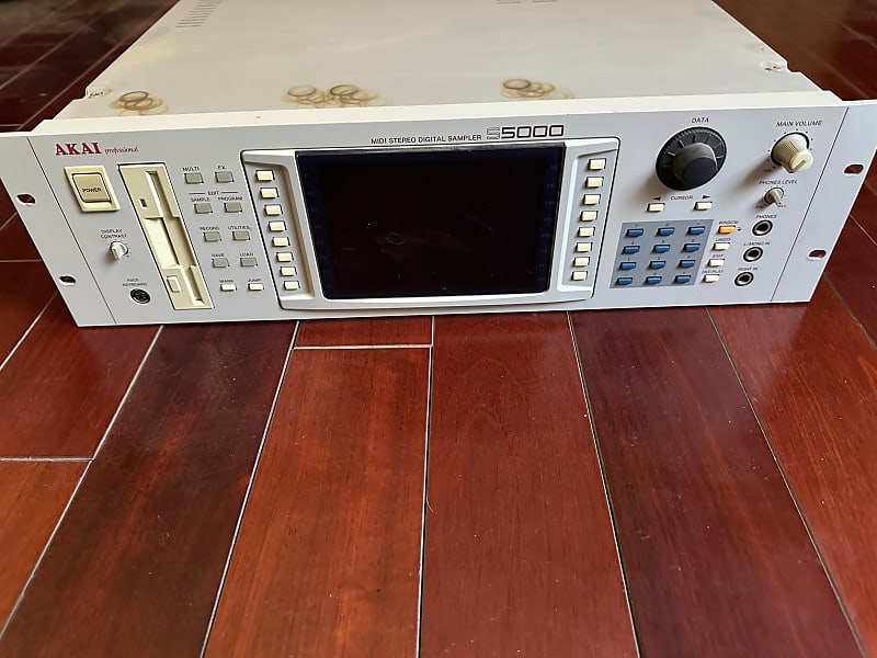 Akai S5000 MIDI Stereo Digital Sampler 1998 - White image 1
