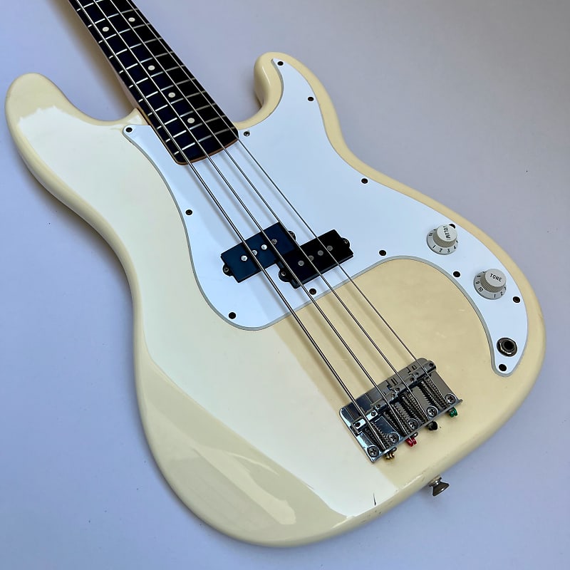 Fender Precision Bass アイボリー Fender American Professional Precision Bass Maple