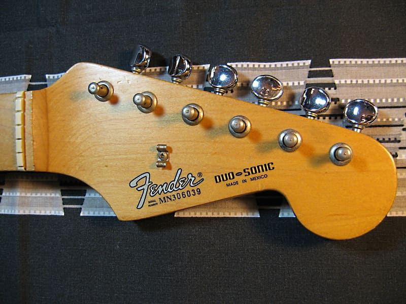 Fender mexico Duo Sonic 90年代 Is a 90's Fender Duo Sonic firewood or a funk machine? - YouTube