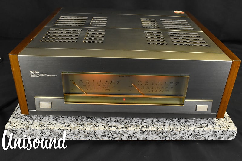 Yamaha MX-2000 Stereo Power Amplifier in Very Good Condition