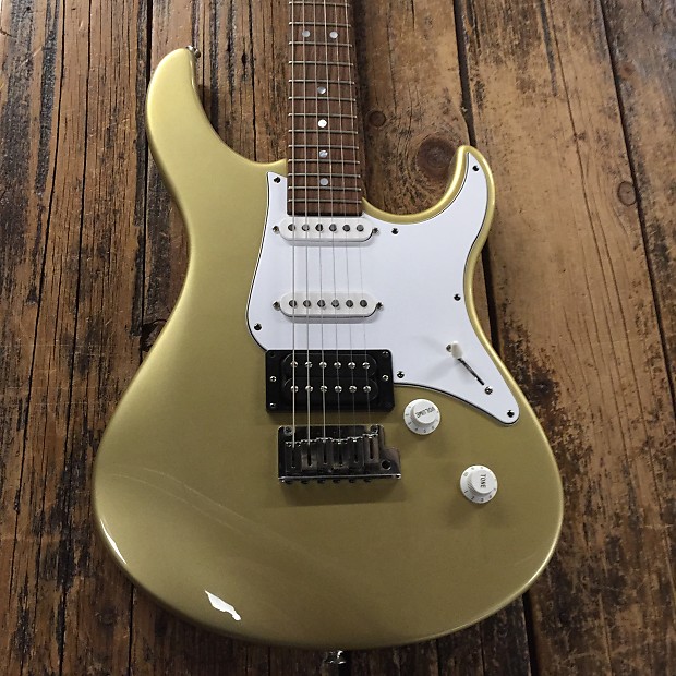 Yamaha Pacifica 912 Gold | Reverb Canada