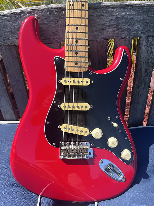 最終価格Squier Stratocaster Standard Squier Standard Stratocaster - What To Know & Where To Buy