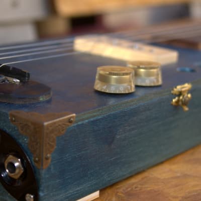 M7Instruments Blue Cigar Box Guitar 2020 Bleu métal image 3