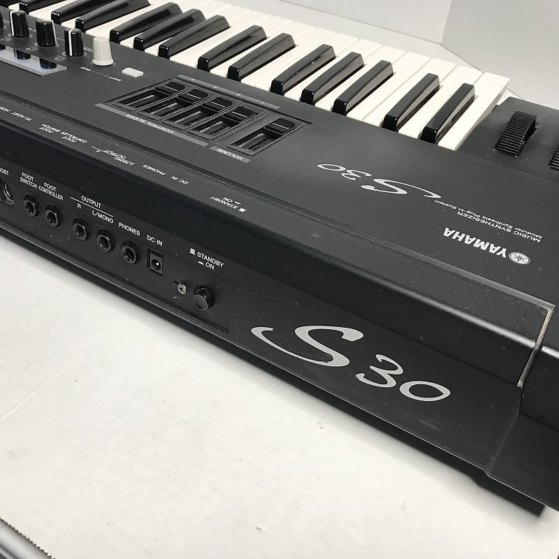 Yamaha S30 61Key Synthesizer Reverb