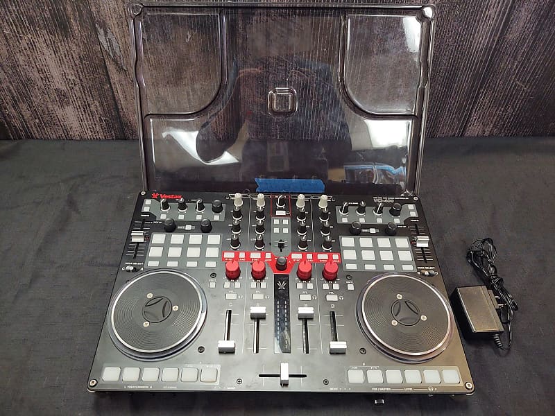 Vestax VCI-400 DJ Controller (Clearwater, FL)