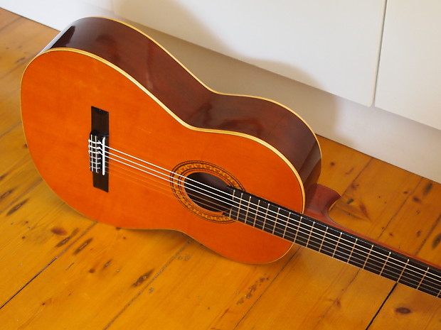 ANCIENNE GUITARE CLASSIQUE EN BOIS BM CONCERT ESPAGNE