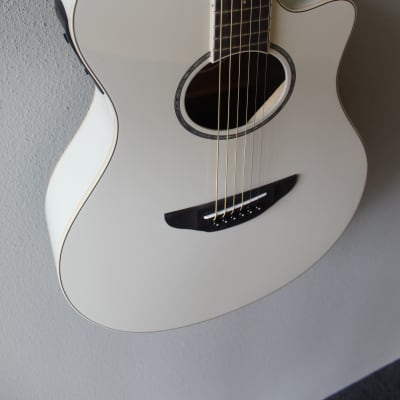 Brand New Yamaha APX600 Acoustic/Electric Guitar with Gig Bag - White image 5