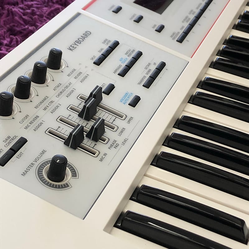 Roland JUNO-DS61 61-Key Synthesizer (Japanese Exclusive White