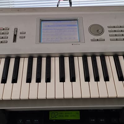 Korg Triton 61-Key 62-Voice Polyphonic Workstation 1999 - 2000 - Silver