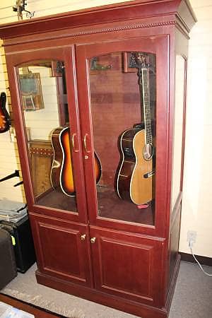 Guitar Display Cabinet With Humidity