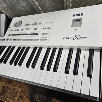 Korg Pa2X Pro 76-Key Professional Arranger Keyboard 2000s - Silver image 2