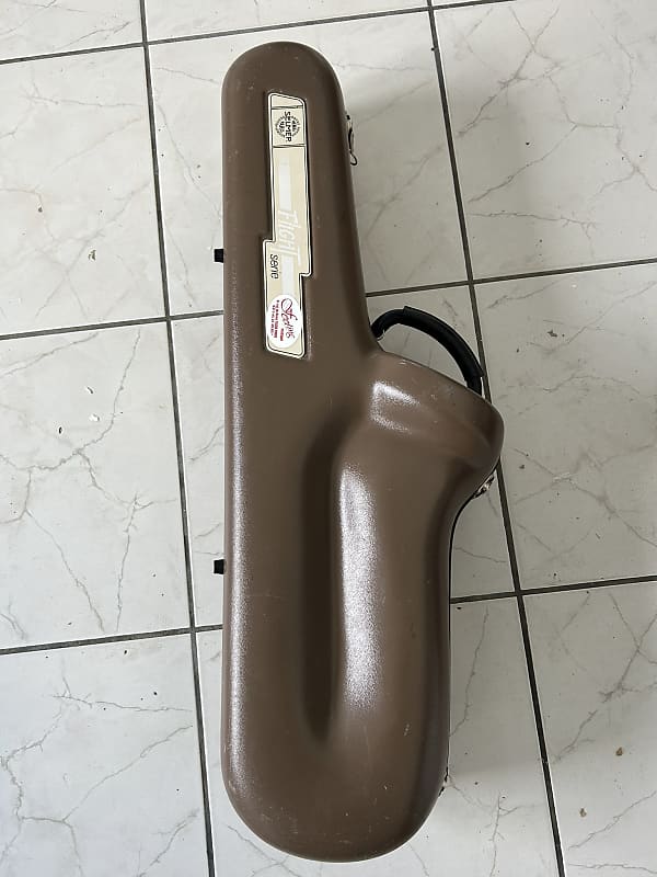 Selmer Tenor saxophone flight case image 1