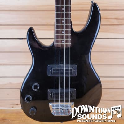 Peavey Foundation Left-Handed Bass with Hardshell Case - Black image 1
