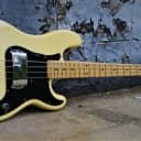 Fender Precision Bass with Maple Fingerboard 1977 White Aged. A real relic made in the USA Fender.