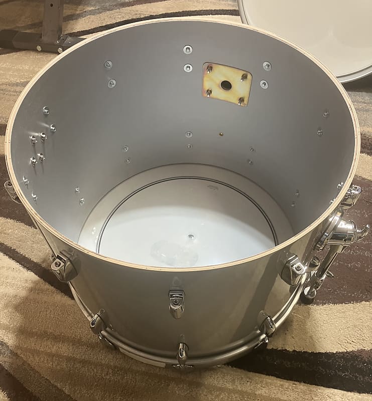 Gretsch USA Custom 22x16 Bass Drum - Silver Mist Lacquer