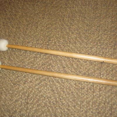 one pair new old stock (with packaging) Vic Firth T3 American Custom TIMPANI - STACCATO MALLETS (Medium hard for rhythmic articulation) Head material / color: Felt / White -- Handle Material: Hickory (or maybe Rock Maple) from 2019 image 8