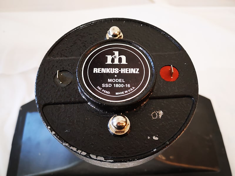 【ペア】Renkus-Heinz SSD1800-8 ホーンドライバー ペア】Renkus-Heinz SSD1800-8 ホーンドライバー ペア】Renkus