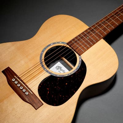 Martin 00-X2E Electro Acoustic Guitar; Solid Spruce / Cocobolo  | Incl Softshell Case image 8