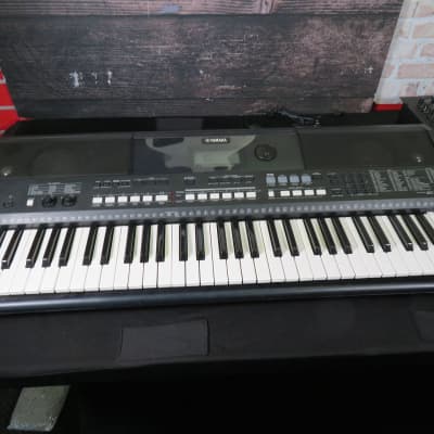 Yamaha PSR-E433 Workstation Keyboard (Miami Lakes, FL) image 2