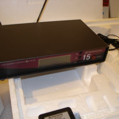 Sennheiser Wireless Audio Mic System Battery Power 600Mhz both hand held & lapel image 5