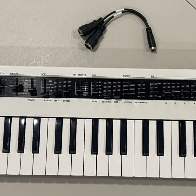 Yamaha Reface CS Mini Mobile Keyboard  - White