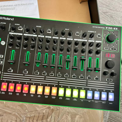 Roland AIRA TR-8 Rhythm Performer Drum Machine 2014 - Present - Black