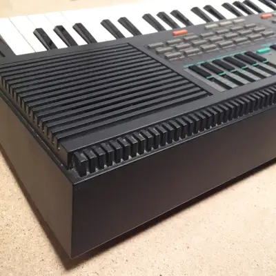 Yamaha PSS 560 Classic FM Synthesizer Keyboard image 7