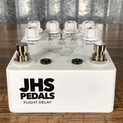 JHS Pedals Flight Delay Reverse Analog Digital with Chorus & Vibrato Guitar Effect Pedal White image 3
