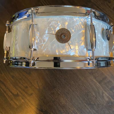 Gretsch 4103 Renown 14x5.5" 8-Lug Snare Drum with Round Badge 1958 - 1971 - White Pearl image 2