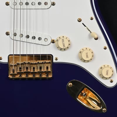 Fender Custom Shop Robert Cray Signature Stratocaster from 2006 in Violet with original hardcase image 5