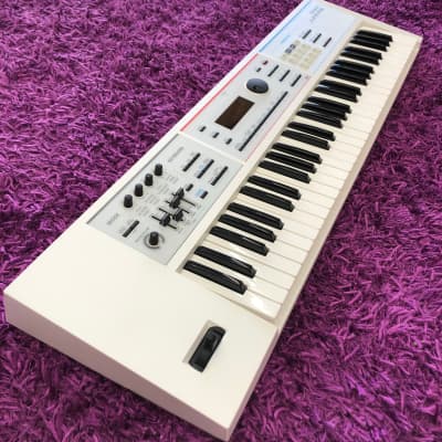 Roland JUNO-DS61 61-Key Synthesizer (Japanese Exclusive
