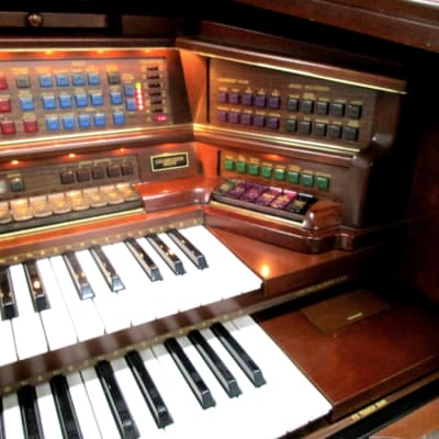 Lowrey Organ Celebration Deluxe (LX600) | Reverb