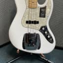 Fender Player Jazz Bass with Maple Fretboard Polar White
